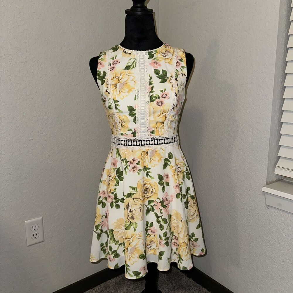 Disney Princess Fit & Flare Dress Women S White Floral Lined Stretch Lace Detail